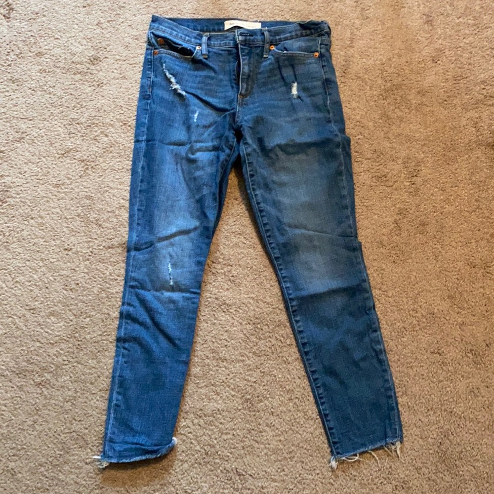 Gap skinny blue jeans slightly distressed